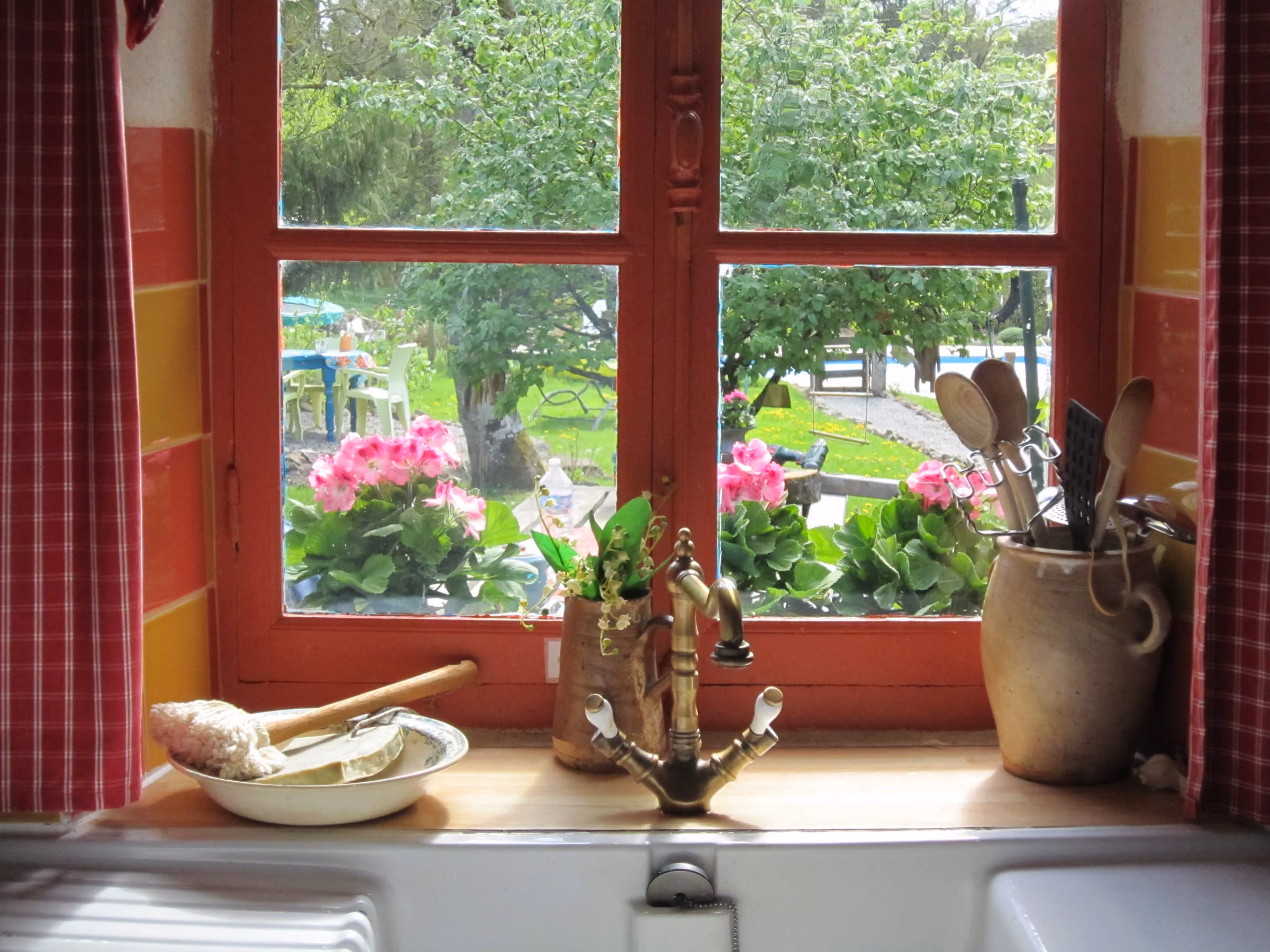 Keukenraam met uitzicht op tuin