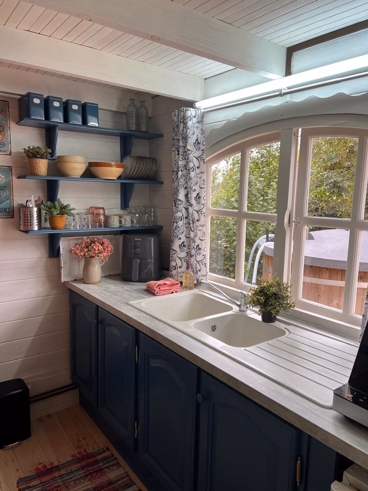 Keuken met uitzicht op hottub